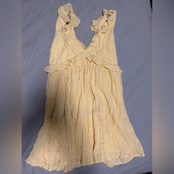 Lulus Dresses & Skirts - Lulu's Pale Yellow Ruffled V‑Neck Sundress
